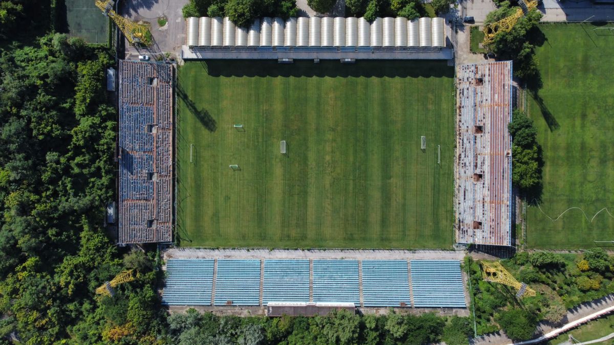 Stadion Cotroceni - Rugină și uitare în „Parcul cu platani”