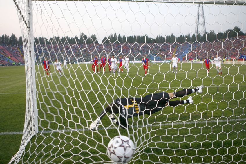 Golul marcat de Claudiu Niculescu din lovitură liberă în derby-ul FCSB - Dinamo 2-4 din aprilie 2007