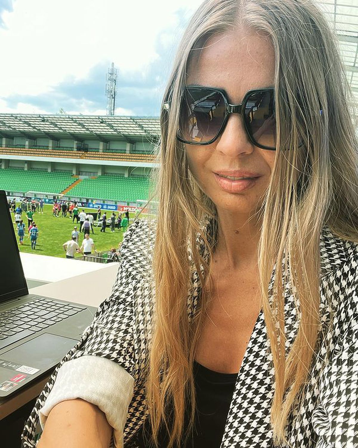 Gică Hagi, susținut de frumusețile locale la meciul cu Sheriff: „E dotată cumsecade!”