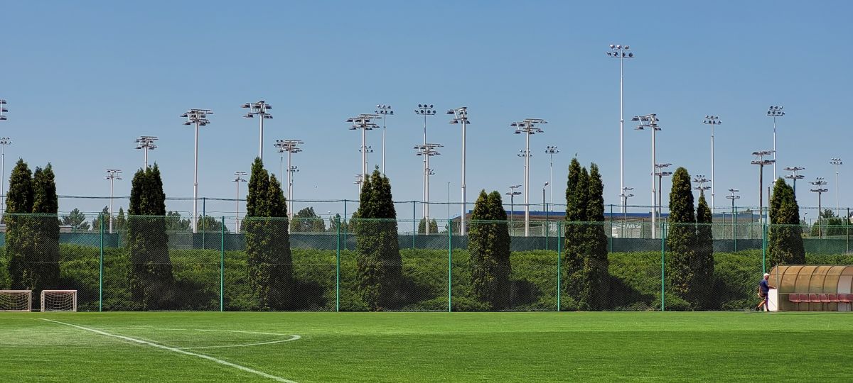 Bază de 5 stele admirată de Hagi și amintiri cu Borcea „spartanul”: „A auzit că sticla de cognac costă 100 de euro, a comandat o ladă!”