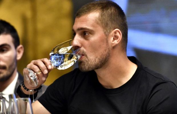 După 5 beri, Tamaș n-a primit pâine și a făcut scandal în cantonament » Antrenorul n-a acceptat, iar conducerea trebuie să aleagă între ei