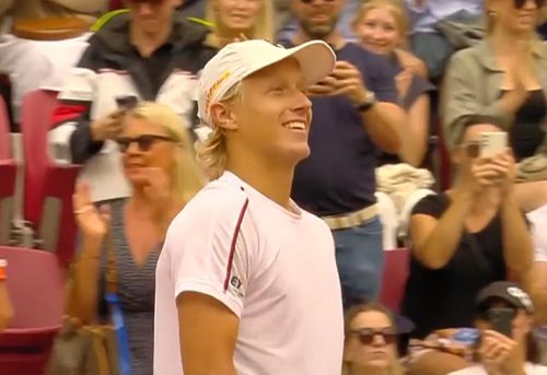 Leo Borg (20 de ani, 437 ATP), fiul marelui Bjorn Borg (67 de ani), a obținut astăzi prima victorie în circuit. A trecut în primul tur al turneului de la Bastad de Elias Ymer (27 de ani, 166 ATP), scor 7-6(5), 6-3.