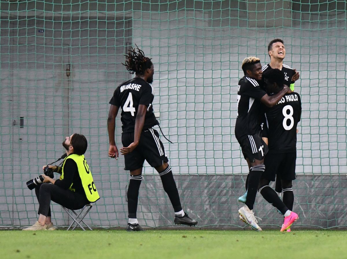 Scandal după eliminarea Farului! Tatăl unui mare talent a sărit împotriva lui Hagi: „Bagă-l și pe el, că de 3 ani e ocolit! Ce-om fi venit noi aici? Gata, plecăm din România!”