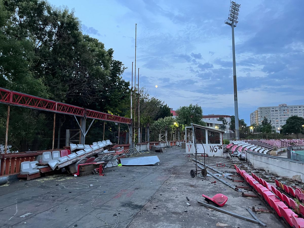 A început demolarea Stadionului Dinamo