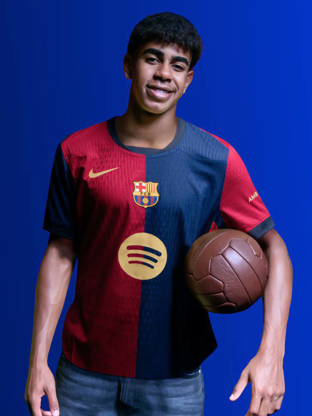 Barcelona și-a prezentat noul echipament pentru sezonul 2024-2025 » Ronaldinho, protagonistul unui videoclip de senzație