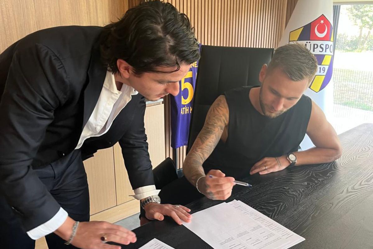 Denis Drăguș, prezentat la Eyupspor