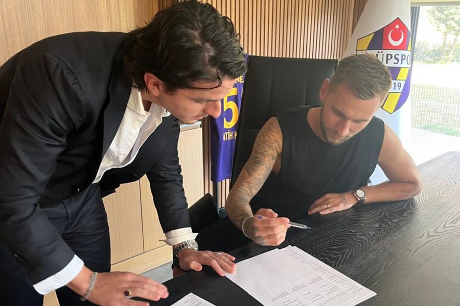 Denis Drăguș, prezentat la Eyupspor Ziua prezentărilor » Și Drăguș a semnat cu o nouă echipă! Salariu de 1,5 milioane de euro anual