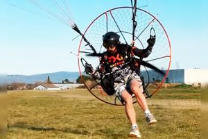 Felix Baumgartner n-ar fi murit din cauza impactului cu solul: prima ipoteză a anchetatorilor și imagini de la locul tragediei