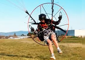 Felix Baumgartner n-ar fi murit din cauza impactului cu solul: prima ipoteză a anchetatorilor și imagini de la locul tragediei