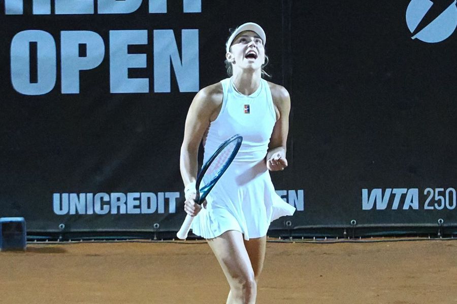 Jaqueline Cristian sărbătorind calificarea în semifinale la Iași Foto: Roxana Fleșeru Jaqueline Cristian completează triunghiul românesc în semifinalele de la UniCredit Iași Open! » O va înfrunta pe Irina Begu în bătălia pentru ultimul act