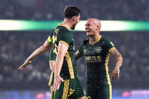 Alex Mitriță, încă o „dublă” în China » S-a distrat cu echipa altor doi români