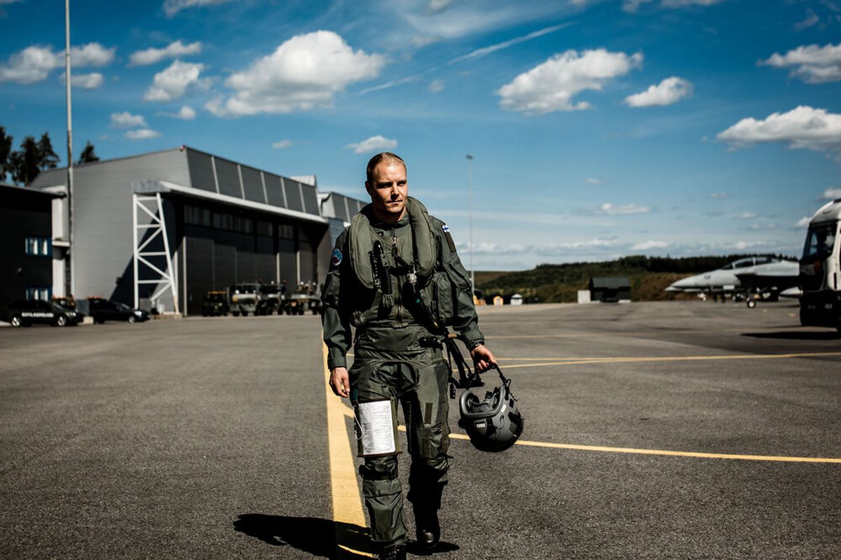 „Eram un trăgător bun” » Pilotul din Formula 1 a fost lunetist în armată: „Dormeam două săptămâni în pădure”