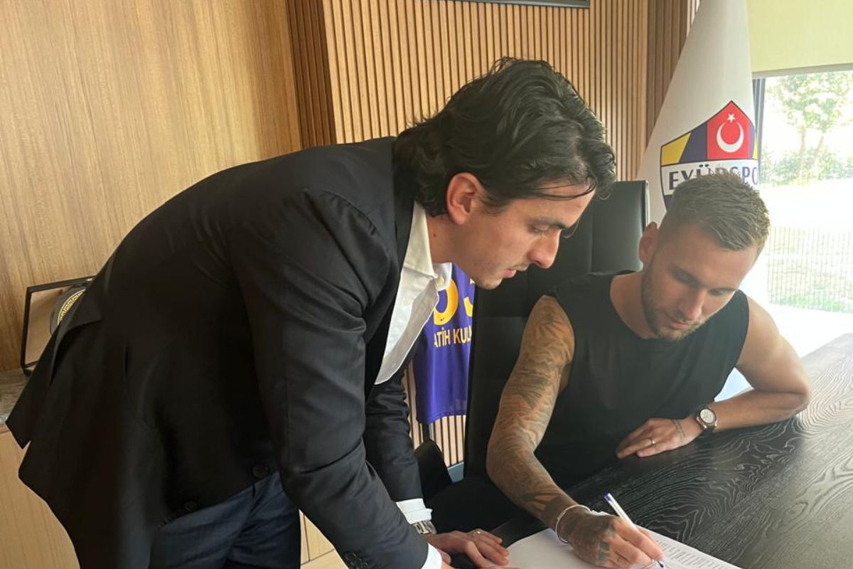 Denis Drăguș, prezentat la Eyupspor