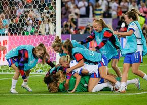 A vrut să fie eroină în Anglia - Suedia și a încercat să-l imite pe celebrul Ricardo, dar a eșuat și echipa ei a fost eliminată de la Euro