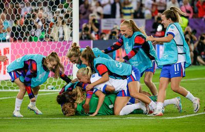 A vrut să fie eroină în Anglia - Suedia și a încercat să-l imite pe celebrul Ricardo, dar a eșuat și echipa ei a fost eliminată de la Euro