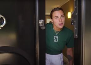 Turul casei cu Aryna Sabalenka » Liderul mondial s-a apucat de vlogging și a prezentat locuința unde a stat la Wimbledon! Haos cu staff-ul