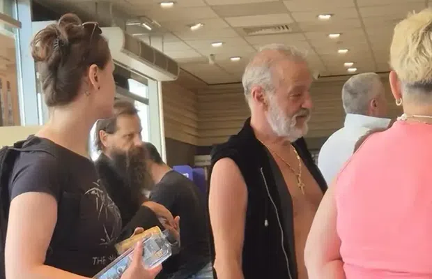 Gigi Becali, „hipster” în drum spre Marea Neagră » În ce ținută a fost surprins de turiști