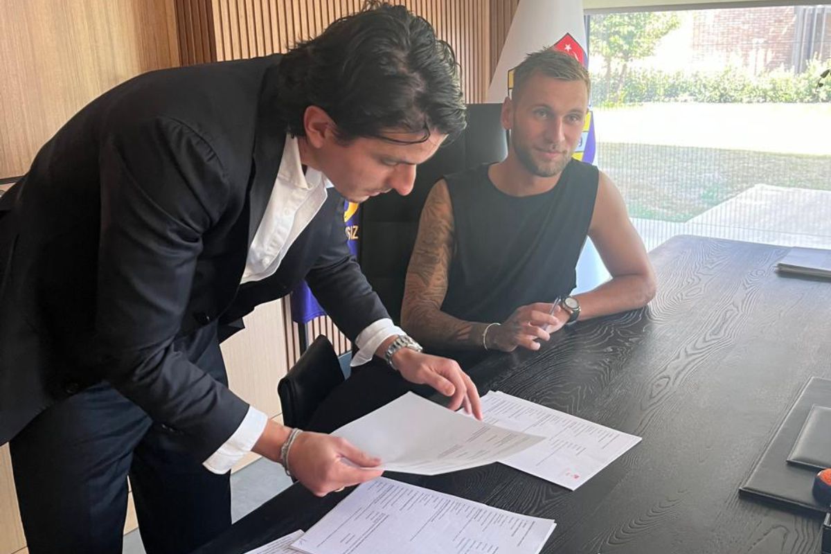 Denis Drăguș, prezentat la Eyupspor