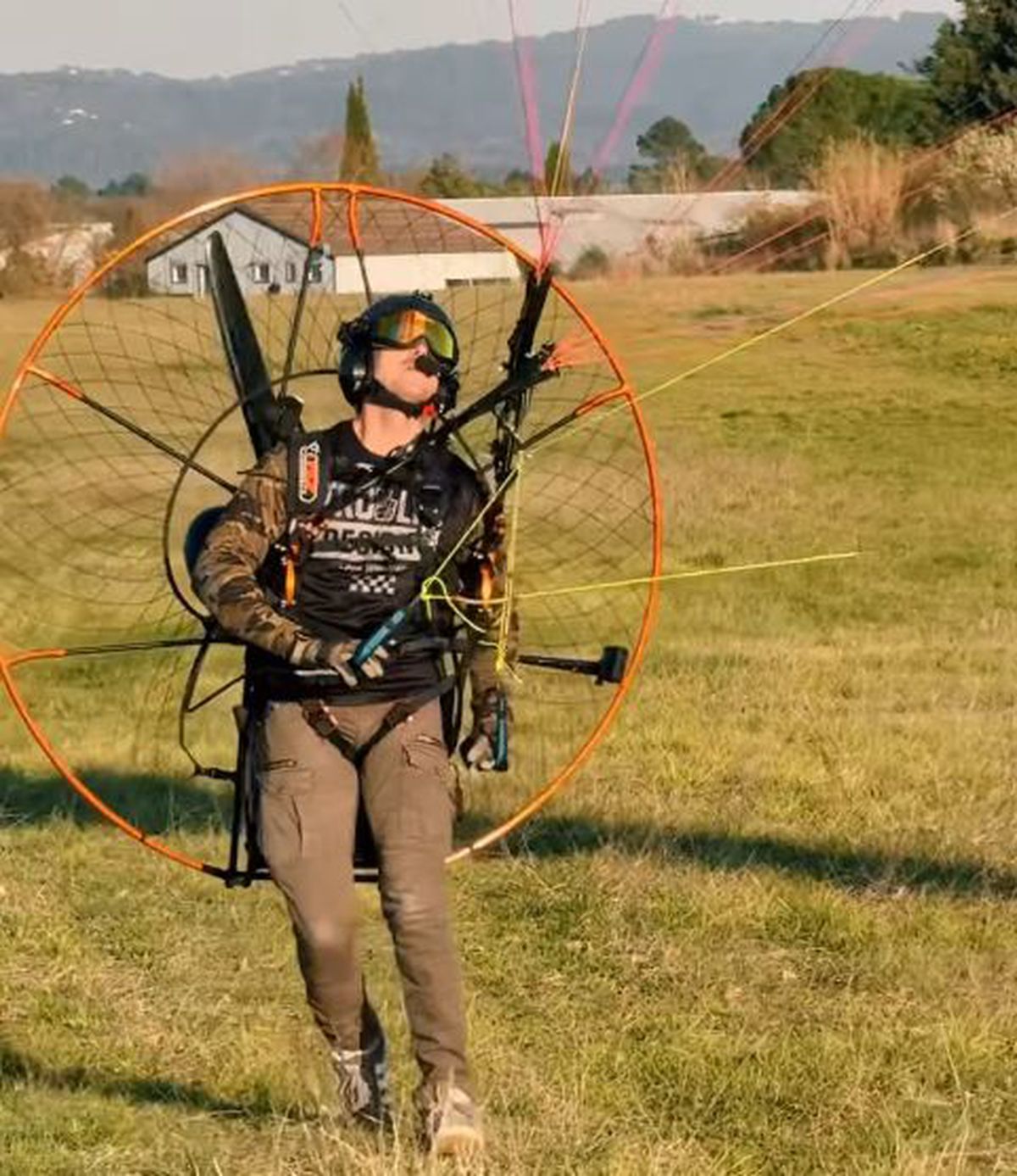 Felix Baumgartner n-ar fi murit din cauza impactului cu solul: prima ipoteză a anchetatorilor și imagini de la locul tragediei