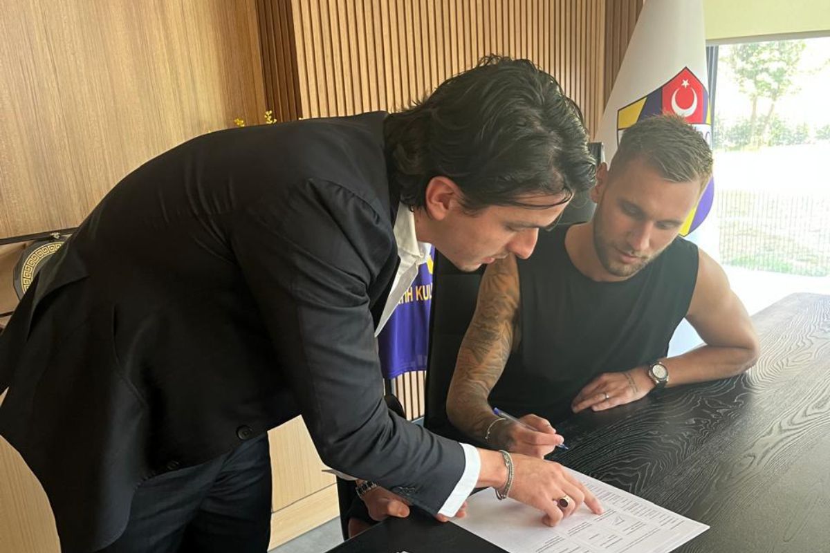 Denis Drăguș, prezentat la Eyupspor