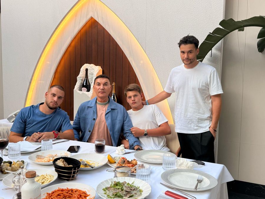 „Am două țațe, cum le zic eu” » Cristi Borcea, reacție după „Beach, please!”. Ce sfat le dă celor 9 copii ai lui