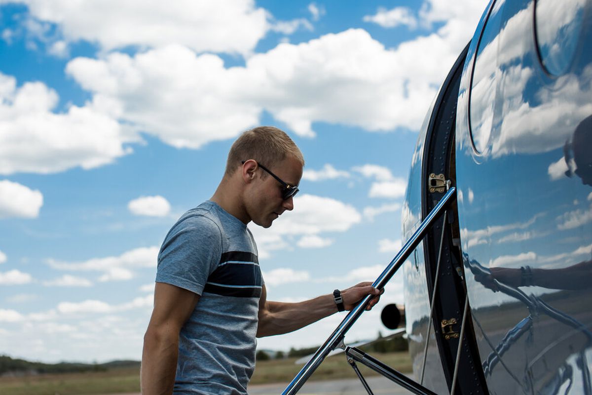 „Eram un trăgător bun” » Pilotul din Formula 1 a fost lunetist în armată: „Dormeam două săptămâni în pădure”