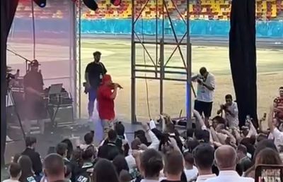 Ce eveniment a fost organizat vineri pe Arena Națională » Puya a cântat printre tractoare și baloți de gazon