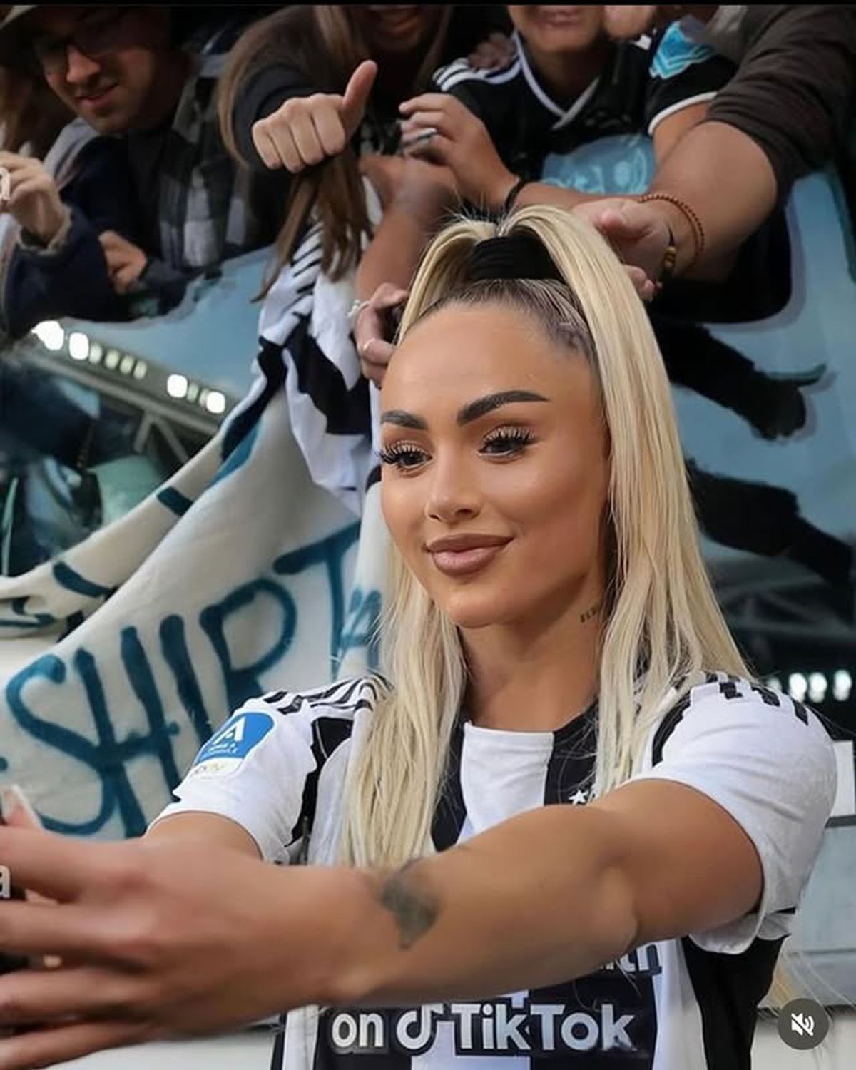 Cea mai sexy jucătoare din lume a plecat fără iubitul celebru în vacanță » Fotbalistul, doar în „tribună” la victoria categorică din Cupă