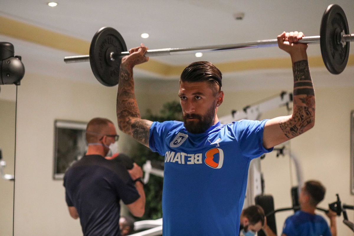 BURSA TRANSFERURILOR ÎN LIGA 1. Toate mutările verii » Dinamo a transferat un portar spaniol de 36 de ani