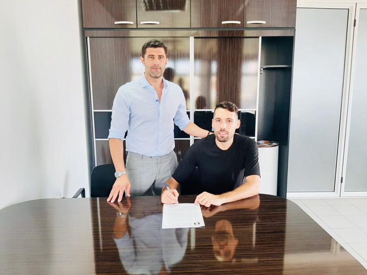 BURSA TRANSFERURILOR ÎN LIGA 1. Toate mutările verii » Dinamo a transferat un portar spaniol de 36 de ani