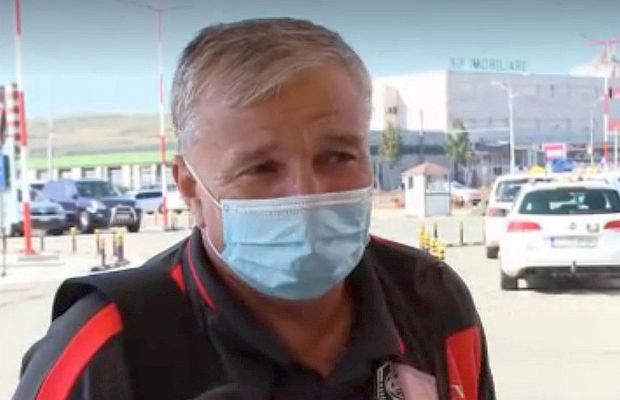 FLORIANA - CFR CLUJ. Dan Petrescu s-a enervat pe aeroport și i-a șocat pe jurnaliști, la plecarea în Malta: „Nu înțelegeți nimic!”