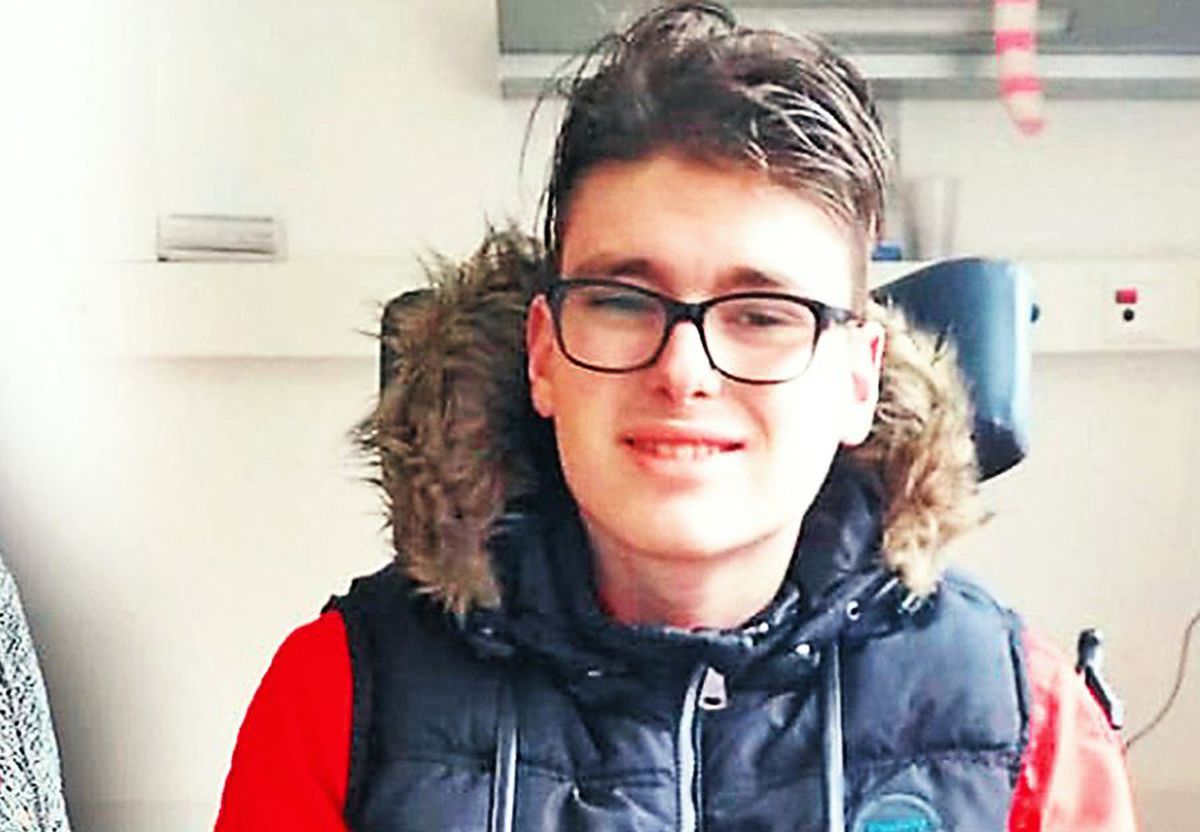 Imnul Hamburgului l-a scos din comă! A început să îl fredoneze, deși doctorii au spus că nu o să mai vorbească vreodată