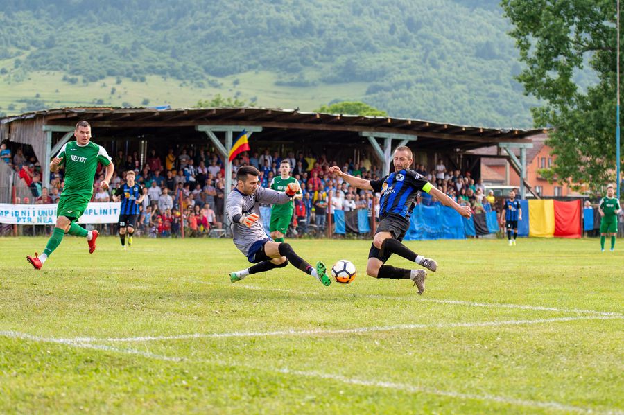 Golgeter în lupta cu focul » Un fotbalist român, printre pompierii din Grecia: „Asta ne-a mirat cel mai mult”