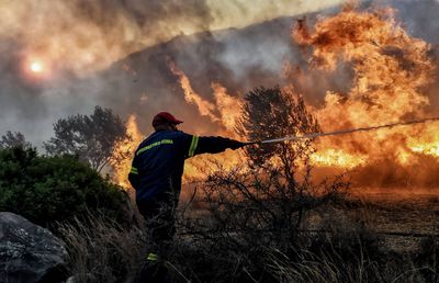Golgeter în lupta cu focul » Un fotbalist român, printre pompierii din Grecia: „Asta ne-a mirat cel mai mult”