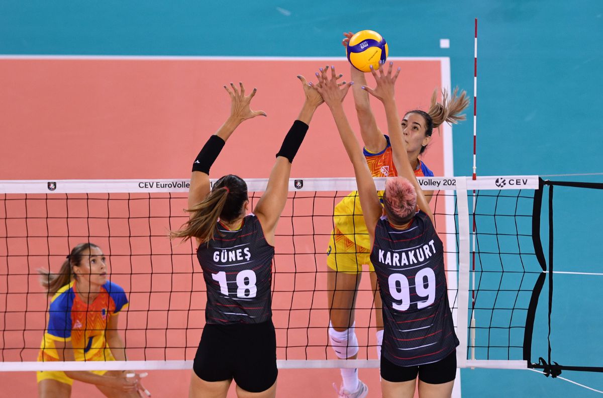 România a pierdut primul meci de la Campionatul European de volei feminin! Ce șanse au „tricolorele” la calificarea în „optimi”