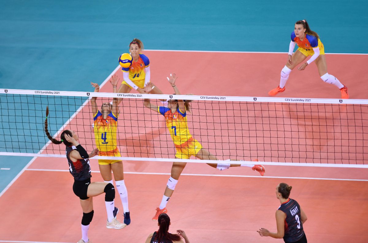 România a pierdut primul meci de la Campionatul European de volei feminin! Ce șanse au „tricolorele” la calificarea în „optimi”