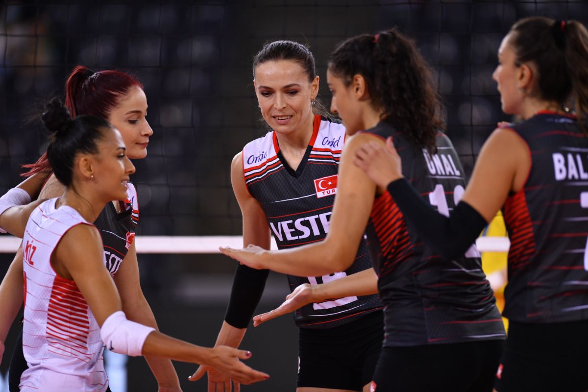 România a pierdut primul meci de la Campionatul European de volei feminin! Ce șanse au „tricolorele” la calificarea în „optimi”