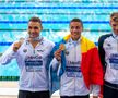 David Popovici, cu medalia de aur de la 100 de metri. În stânga, maghiarul Milak (argint). În dreapta, italianul Miressi (bronz) / foto Raed Krishan (GSP)