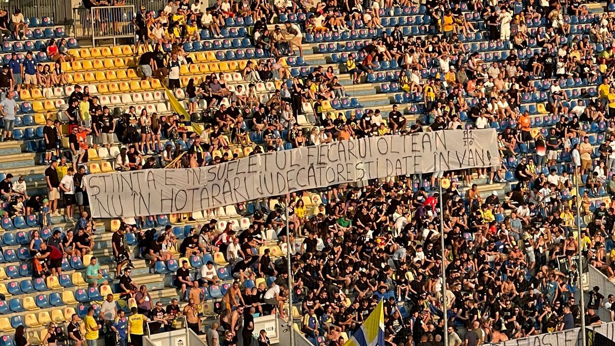 Galeria Petrolului, mesaje după ce 7 ultrași ultrași „Knot 2004” au fost arestați în Grecia + Cum au răspuns fanii FCU Craiova