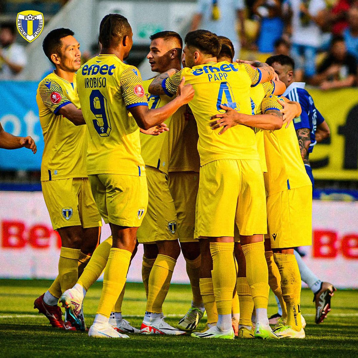 10 informații de la Petrolul - FCU Craiova » Slănină cu ceapă pentru arbitri, lacrimi de fericire, ture suplimentare + derapajul galeriei