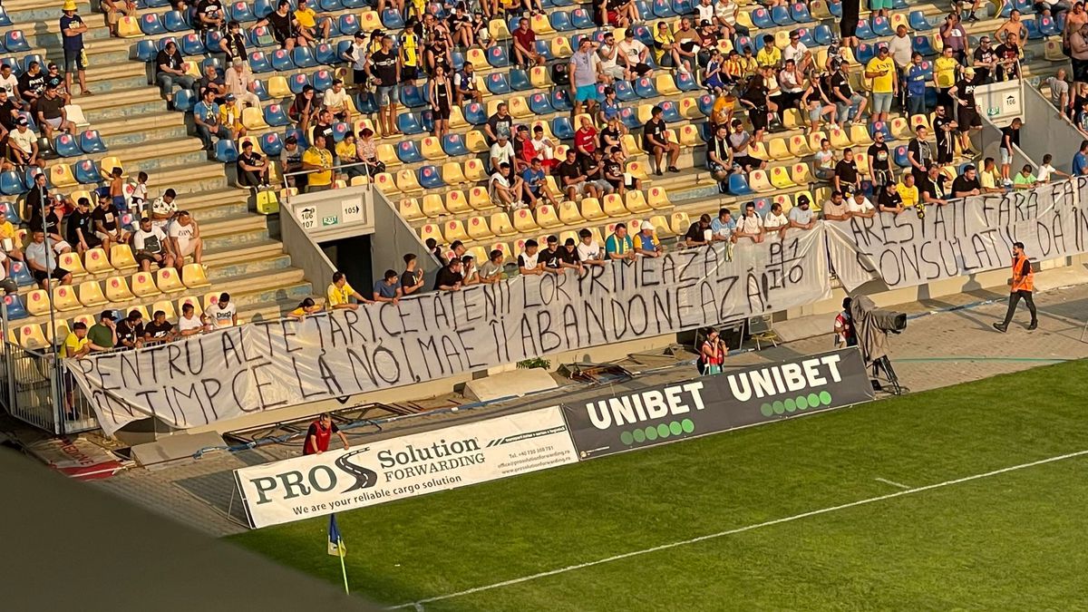 Galeria Petrolului, mesaje după ce 7 ultrași ultrași „Knot 2004” au fost arestați în Grecia + Cum au răspuns fanii FCU Craiova