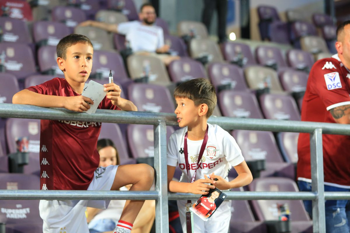 Imaginea serii în Giulești, înainte de Rapid - Dinamo » Ce a apărut pe tabelă