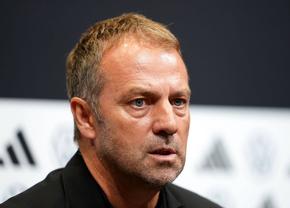 Reacția lui Hansi Flick, după ce Lamine Yamal a fost aplaudat de fanii Valenciei pe Mestalla: „Nu m-a mirat”