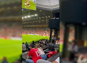 „Realitate partajată” la Manchester United - Fulham » Tehnologia incredibilă le permite fanilor din Las Vegas să vadă meciurile de parcă ar fi pe stadion: „Este o nebunie, am crezut că sunt pe Old Trafford!”