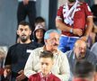 În timpul derby-ului dintre Rapid și Dinamo, Nicolae Cristescu, fostul finanțator al Rapidului, a fost surprins într-un mod inedit. Acesta s-a prezentat la partidă fiind vopsit albastru în tot capul / foto: Ionuț Iordache (GSP)