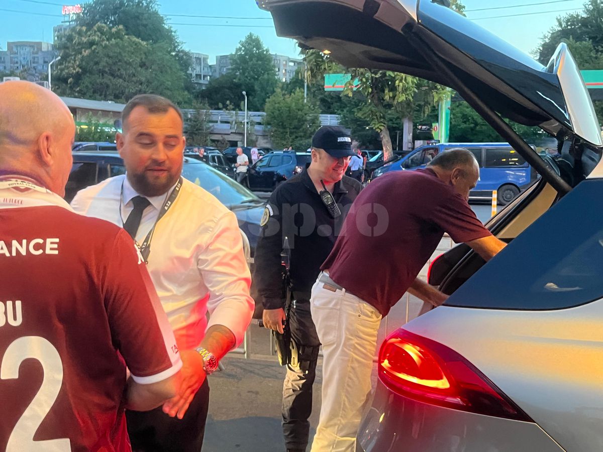 Ce au găsit „câinii” în vestiarul din Giulești: „Să o iubească la fel ca pe mă-sa și ca pe ta-su!”