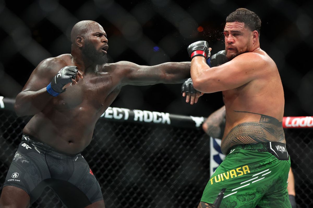 Dricus Du Plessis - Israel Adesanya, duelul celor mai populari africani din UFC, încheiat în runda a 4-a » Moment controversat în gală: arbitru dat afară din cauza unei decizii șocante