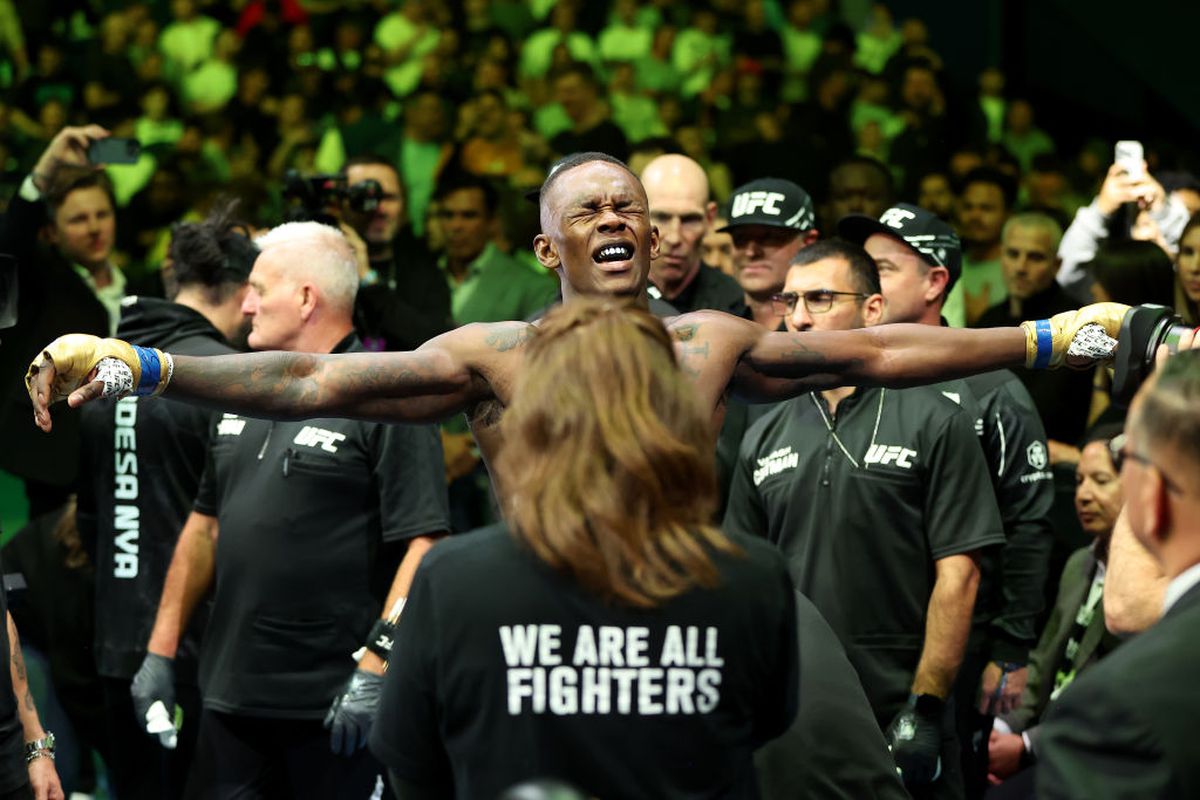 Dricus Du Plessis - Israel Adesanya, duelul celor mai populari africani din UFC, încheiat în runda a 4-a » Moment controversat în gală: arbitru dat afară din cauza unei decizii șocante