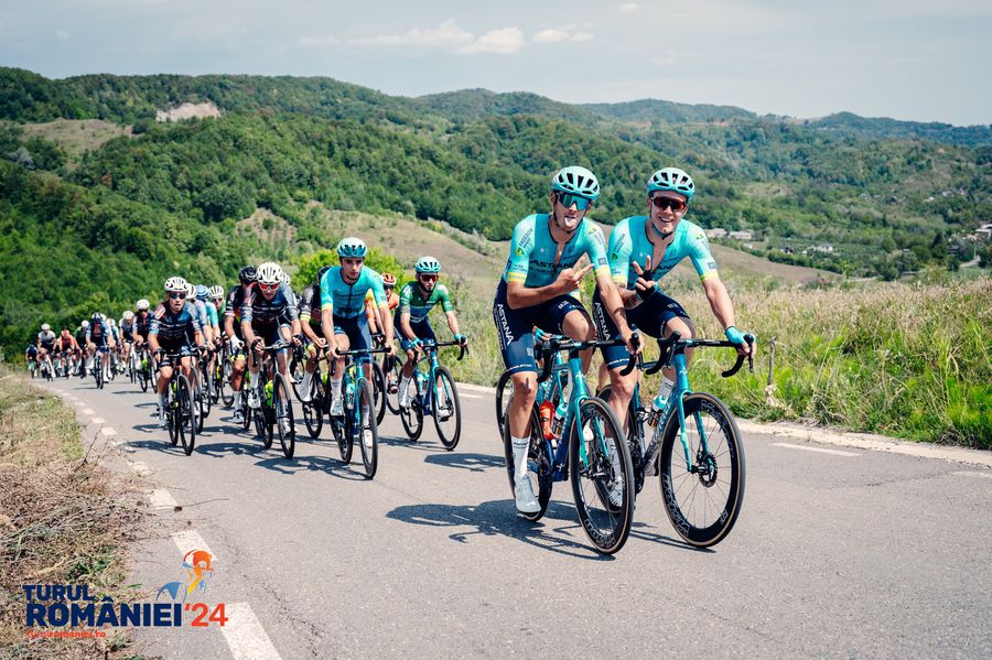 Turul României - ziua 4 FOTO Facebook Tour of Romania „Sportul românesc e amator!” » Interviu cu ministrul Sportului, Constantin-Bogdan Matei: „Toți antrenorii vor avea nevoie de aviz psihologic”