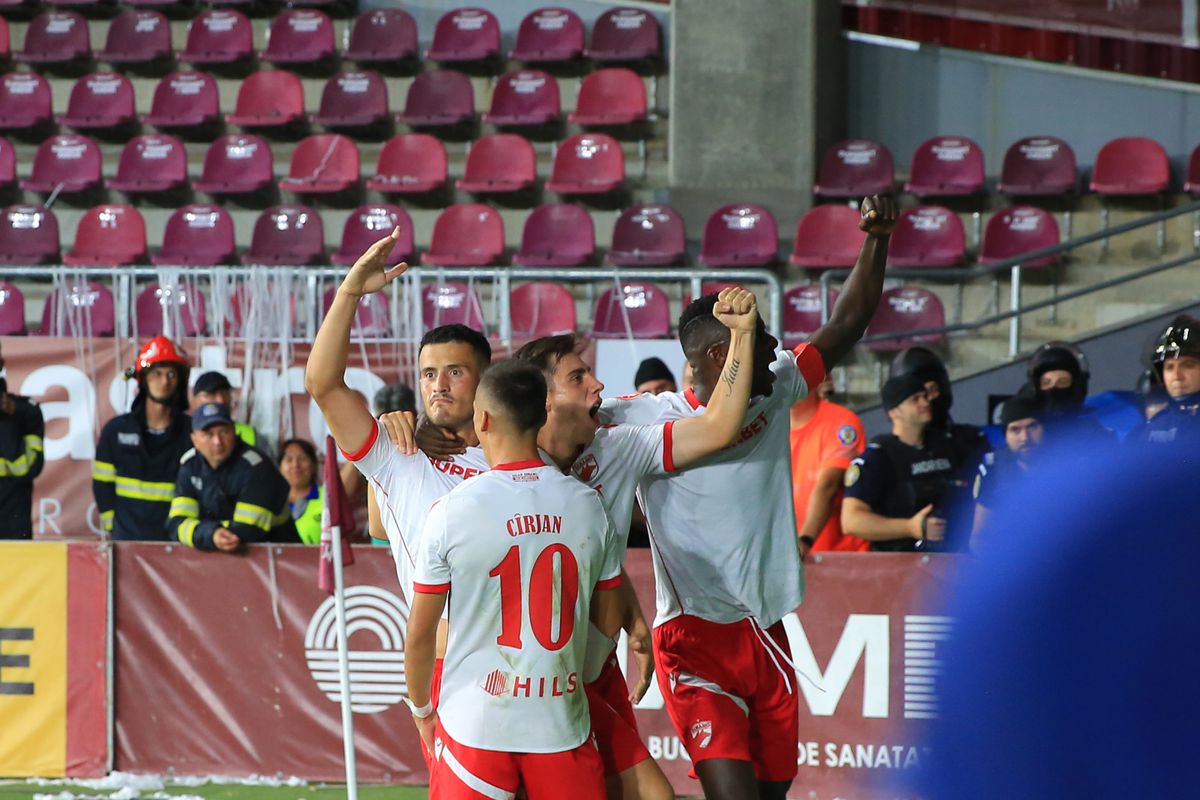 10 detalii observate pe stadion la Rapid - Dinamo » ANPC, dormiți? + Daniel Pancu nu le-a făcut pe plac